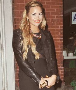 demettrialicous:  5/50pics of Demi Lovato