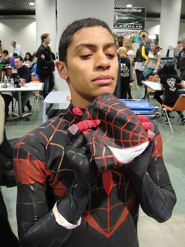 robinade:  nomalez:  kwisdom82:  Came across these online. Miles Morales/Spider-Man cosplay. I think the kid did a good job.  Superbe cosplay de Ultimate Spider-Man/Miles Morales !! All my posts about Spider-man : www.nomalez.tumblr.com/tagged/spiderman