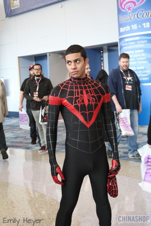 robinade:  nomalez:  kwisdom82:  Came across these online. Miles Morales/Spider-Man cosplay. I think the kid did a good job.  Superbe cosplay de Ultimate Spider-Man/Miles Morales !! All my posts about Spider-man : www.nomalez.tumblr.com/tagged/spiderman