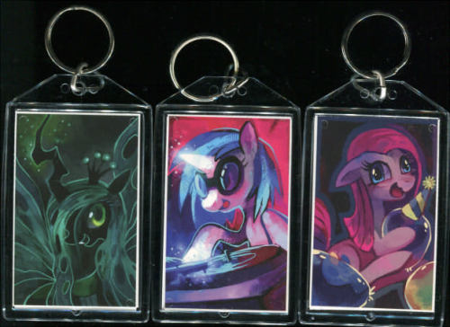 purplekecleon: Previous winners (sorry for taking so long!) of the big pony button giveaways to sele