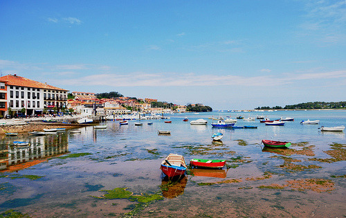merely-marina:  San Vicente de la Barquera (by L C L)