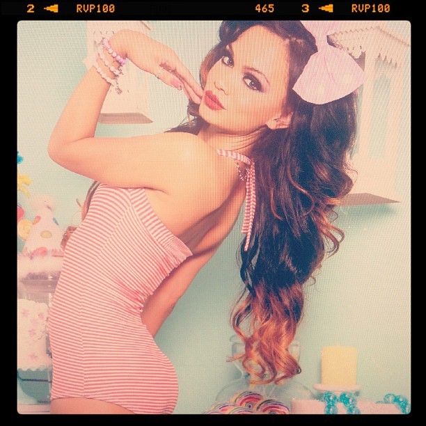 cosmodoll:  Another screenshot! Monitor lines included :) (Taken with instagram)