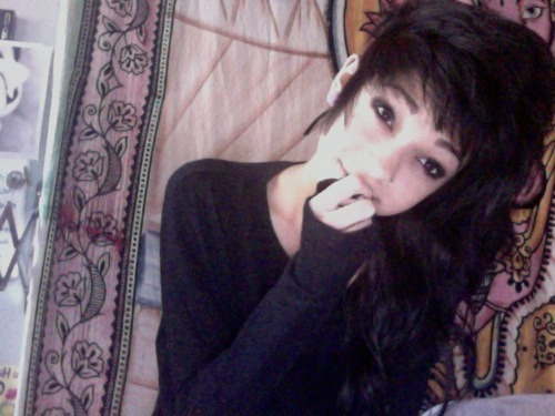 goatcrafttorment:  she’s cute and i need her on my blog 