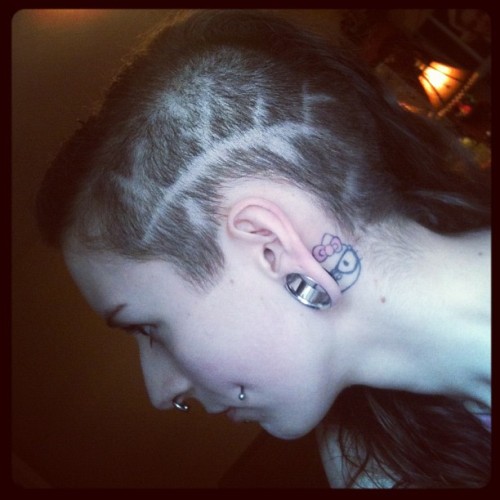 alyssaswoon:  i like fucking with my hair (Taken with instagram)