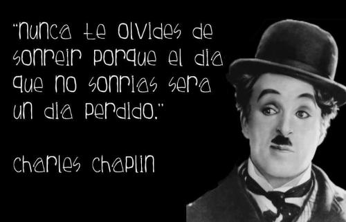 risadesquiciada:  UN DÍA SIN UNA SONRISA, ES UN DÍA PERDIDO. 