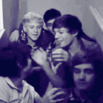  loueh—loves—harreh:  35 Reasons Why Larry Stylinson is Real (2/35)  ↣ touching each other’s faces.   