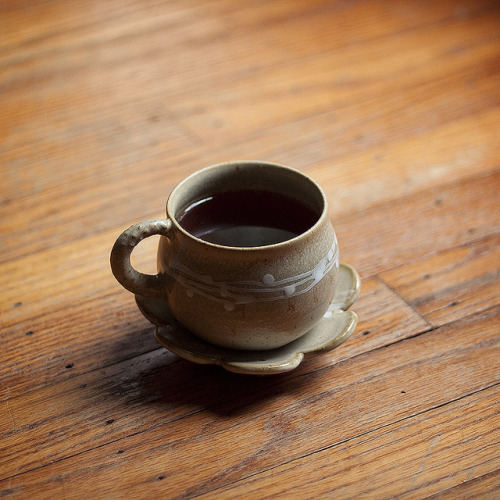 (assam.) I’m in love with this teacup! I bought a set of two from this etsy shop. It makes me 