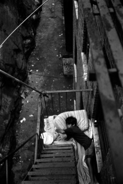 zorathexplorer:  Sleeping on the fire escape, from Bronx Boys by Steven Shames 
