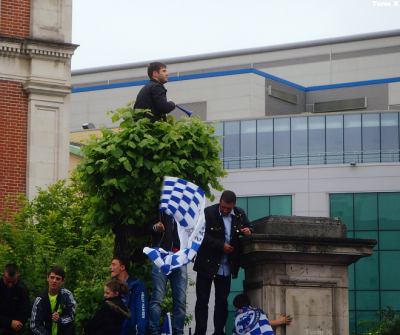 ‘Guy In Tree’ (Chelsea, Champions League parade, 20/05/12)