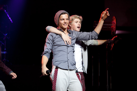 onedirection:  One Direction are on tour in North America now! The band and team