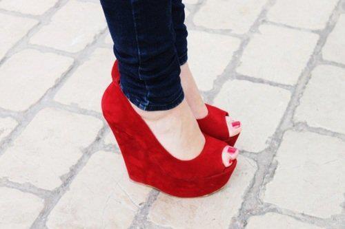 girlisthatcoach:Dress patriotic this Fourth with some platform suede wedges;dark wash, high waist, s