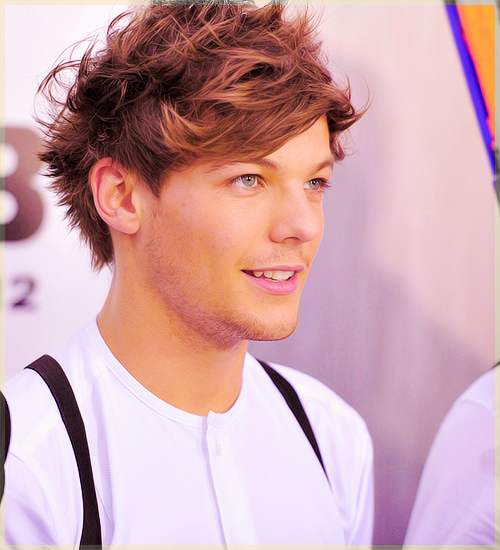 stylesismycurlfriend:  defwinwin: 24/50 photos of Louis Tomlinson  Ok Louis. Ok.