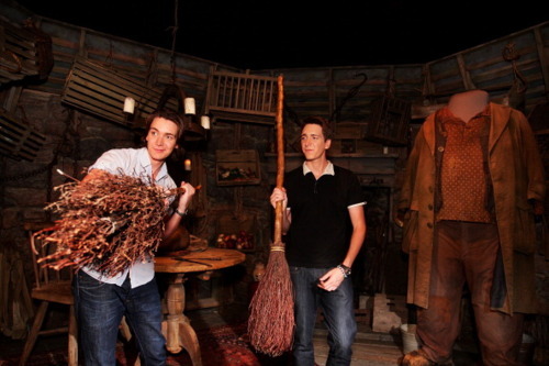 everythingjamesandoliverphelps:  James and Oliver Phelps - Harry Potter Expedition 