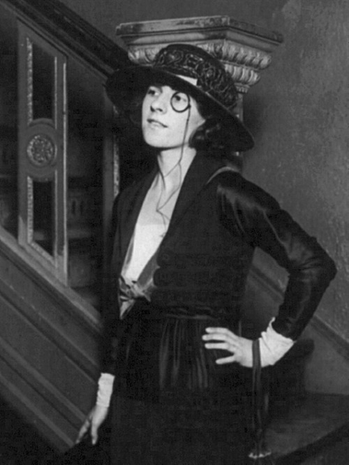 legrandcirque: American actress and screenwriter Ruth Gordon, 15 November 1919. Source: George Grant