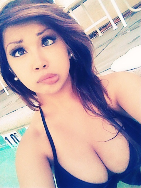 xkveezy:  Le pool earlier. I just liked the lighting I got out there LOL 