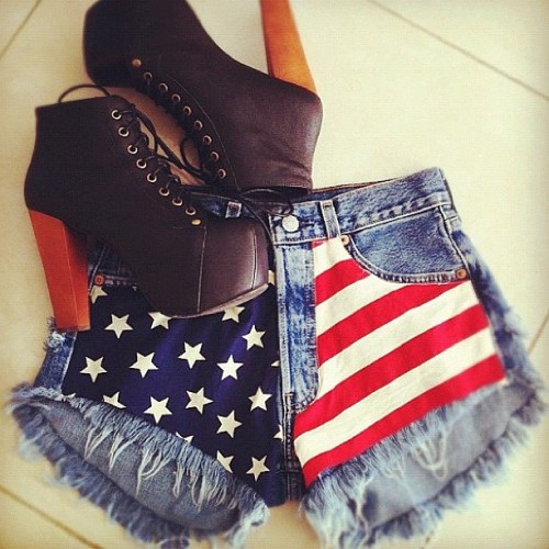 runwaydreamz:  Official #giveaway on facebook.com/runwaydreamz ♥♥♥ #runwaydreamz.com #summer #fashio