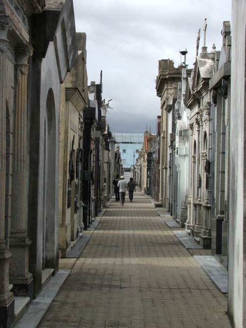 Recoleta cemetery&hellip;avenida de muerte&hellip;Buenos Aires&hellip; Source: (Zacapatista 2008)