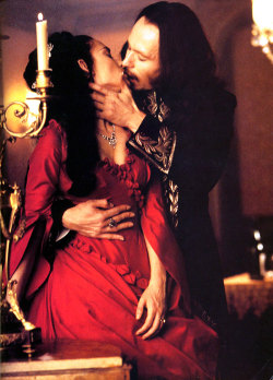 chuchuburton:  Winona Ryder and Gary Oldman in Dracula. 