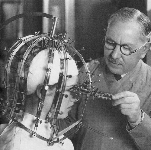midnight-gallery:  Max Factor’s ‘Beauty Micrometer’, resembling a medieval