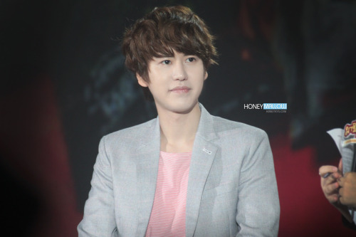 120525 Honeymallow New Index up!!
“ Click for hi-res picture (♥)
”
credit: honeymallow