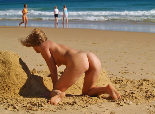 Sex Nude exercise in the sand. pictures