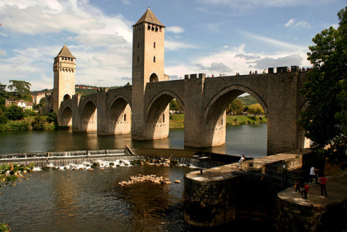 travelthisworld:Pont Valentre, Cahors, France