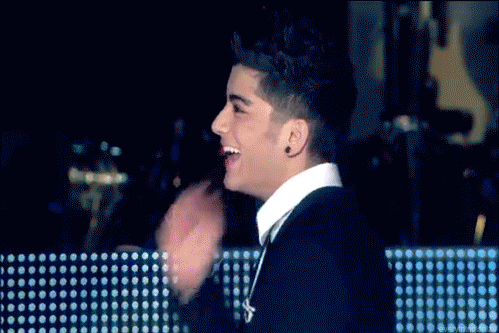 zaynsbootypop:  sasscastle:  mitchevans: Up All Night DVD - I Want - Zarry  haha what a sack of torture    Hahaha overwhelming bitches 2K12