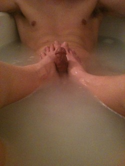 Freyasfancy:  Girlsrule-Subsdrool:  I Do So Love A Good Bath! He Doesn’t Like The