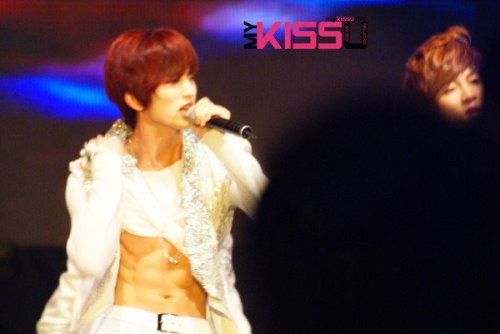 anjellfan123:  koreaskiss:  HOT DAMN <3   hey, Kiseop  