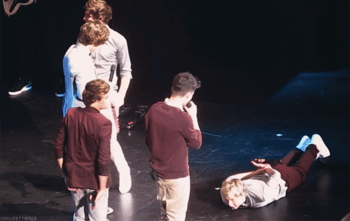 onedirection-bombdotcom:  I am literally crying at this. HAHAHAH!