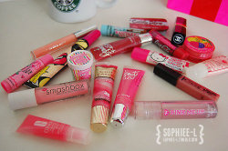 Delicate-Dreamland:  Hmm All I Have Is The Pink Me Up One So Jelly Of Her Stuff Omg