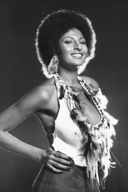 18-15n-77-30w:  89yearsyoung:  Happy birthday Pam Grier.  http://18-15n-77-30w.tumblr.com/ 