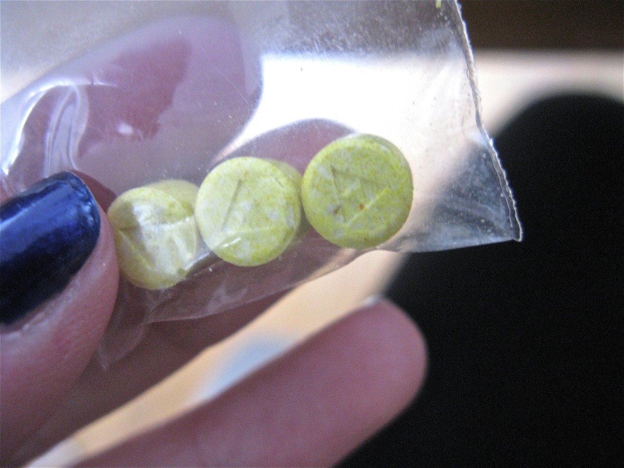 thizz-or-die:  : BEST PILLS I EVER HAD OMFG  hell yes, yellow triforces. 190-230mg