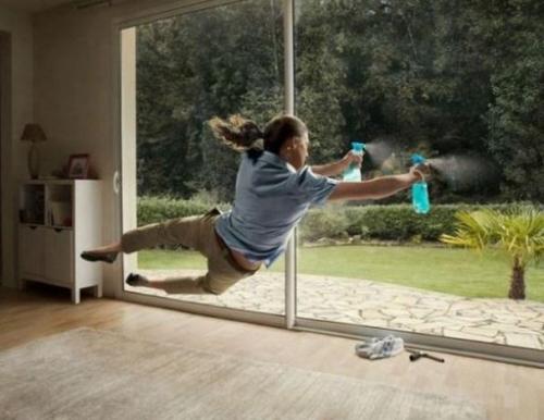 Window cleaner in action