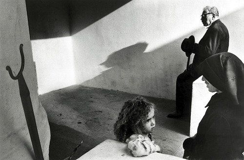 XXX luzfosca:  Josef Koudelka Portugal, 1976 photo