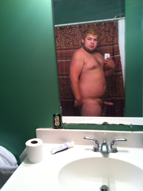 chubpornlover: thejungleofmufasa: bigboysdoitbetter: Fuck he’s hott! Oh I know him! lindo pend