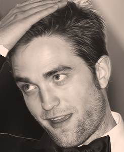 mrpattinson-blog:  New pics of Rob at the Cosmopolis premiere (x) 