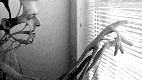 deathcomesupon:  this isnt creepy at all… 