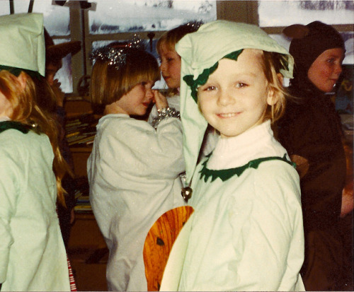 Of COURSE I was a cookie elf in the elementary school xmas pageant thingie.  (Scanning as much as I 