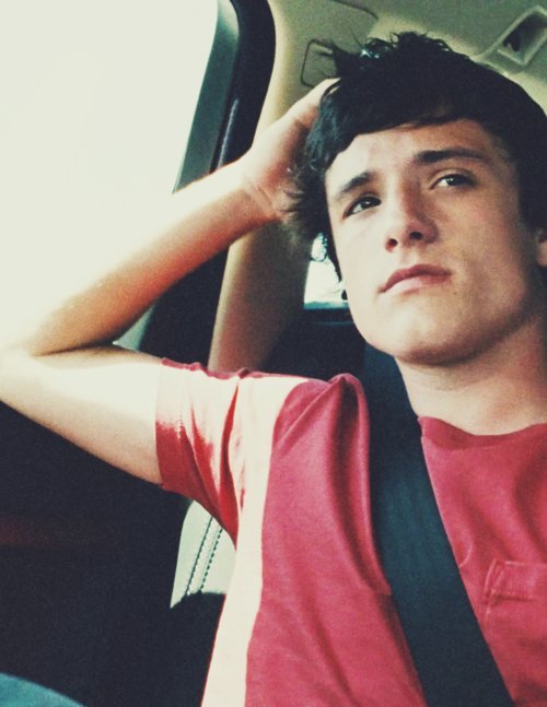 magnificent-men:  Josh Hutcherson.  porn pictures