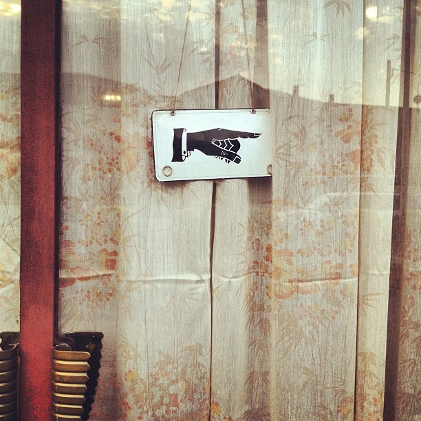 This Way - #padua #polworld #italy #hand#voltabarozzo #veneto#bar#igerspadova #padovafotografia