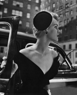 derschwarzritte:  Model wearing a cocktail outfit photographed by Nina Leen, New York City, 1953. 