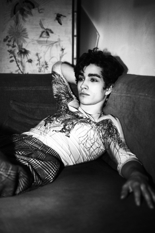 fuckyeah-heartthrobs:  Hottie | Robert Sheehan |
