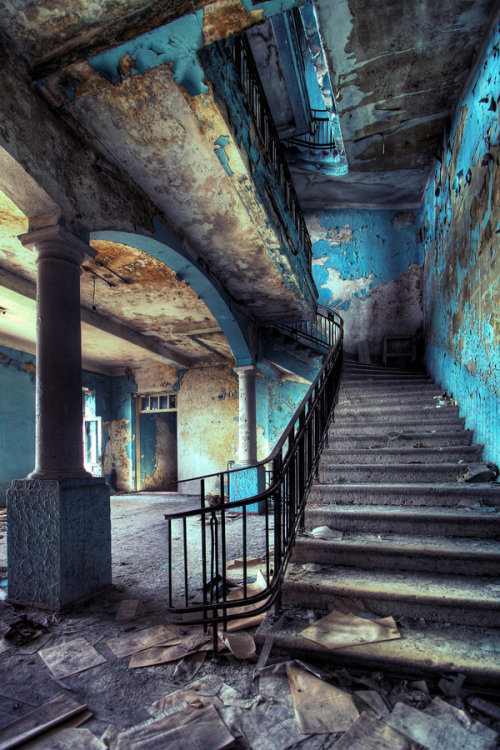 caffediansia:  ominousplaces: Two stairways, by Tommy-Noker.