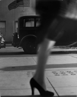 luzfosca:  Lisette Model Running Legs, New