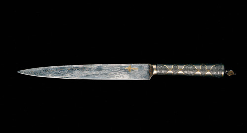 Knife made for Jahangir, partially of meteoric iron and gold inlay, 1621