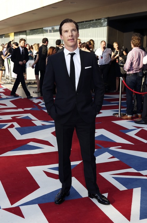 clock-watcher: Hi-res pix:  Benedict Cumberbatch arrives at the Arqiva British Academy Televisi