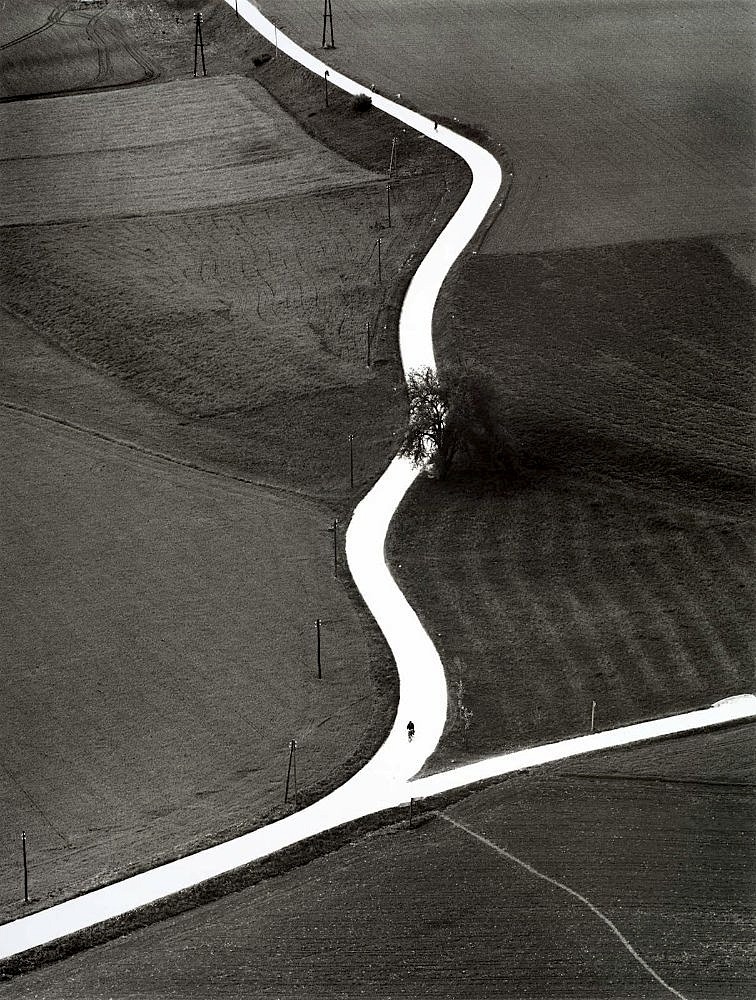 Toni Schneiders. Landweg in Kärnten, Mai 1957