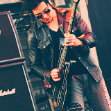 poisonwhiskeyss-blog:  I’m Synyster Gates and I’m fucking awesome! 