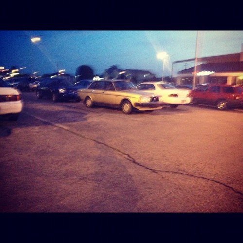 Blurry, wanted that #volvo so bad. #auto #car #iphoneography #follow #like  (Taken with instagram)